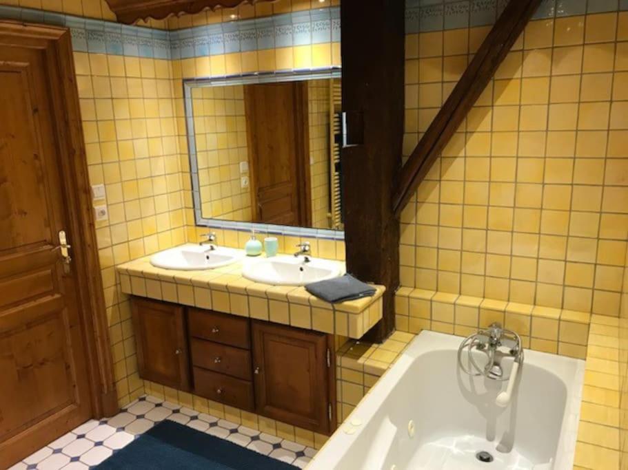 Ferme De Chenezeau - 15 Personnes , 7 Chambres Gerardmer Bagian luar foto